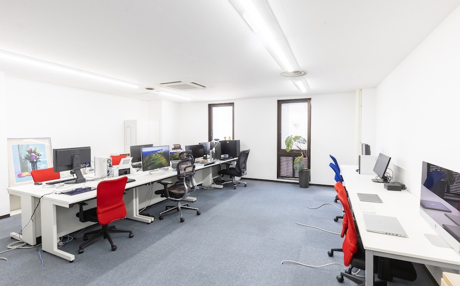 株式会社APOLLO11 近未来的なテックオフィス